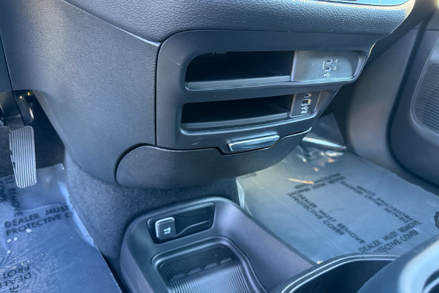 New 2026 Chrysler Pacifica Select AWD/4WD image 19