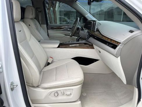 Certified 2021 Cadillac Escalade Premium Luxury Platinum AWD/4WD image 13