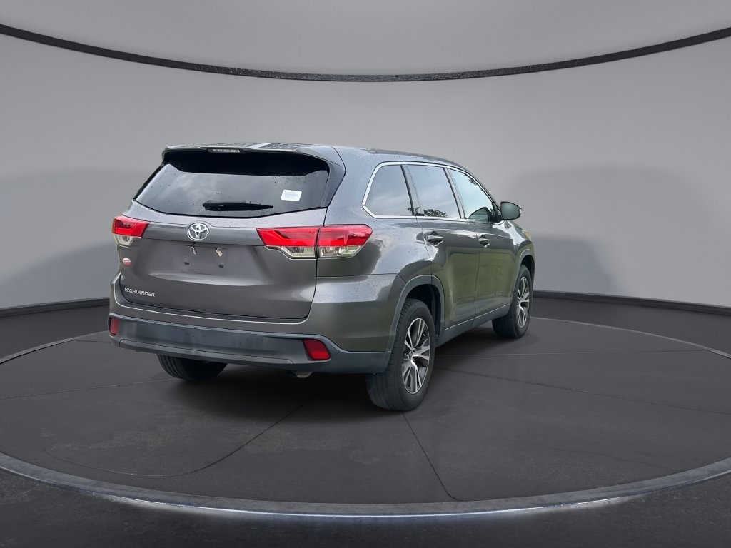 Used 2019 Toyota Highlander LE FWD image 8