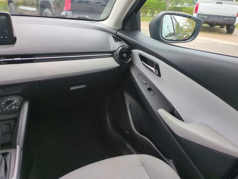 Certified 2019 Toyota Yaris L FWD image 16