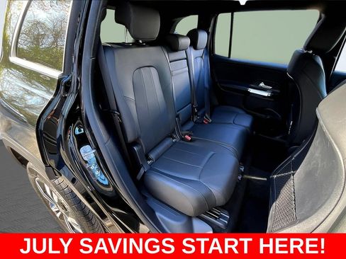 Used 2025 Mercedes-Benz GLB 250 image 32
