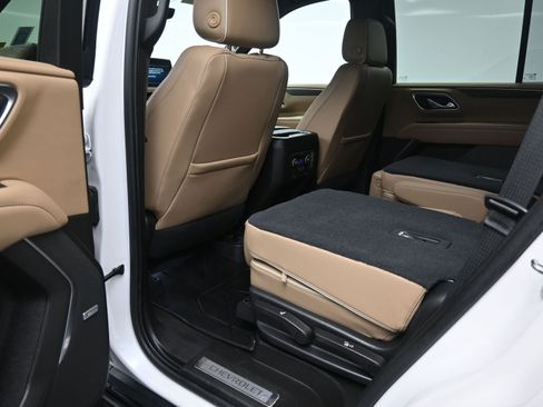 Used 2021 Chevrolet Tahoe Premier w/ Premium Package image 22