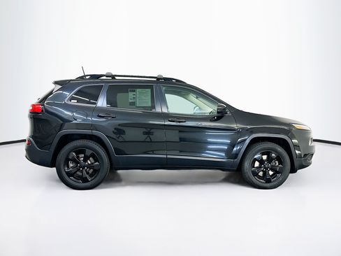 Used 2016 Jeep Cherokee Latitude w/ Cold Weather Group AWD/4WD image 10