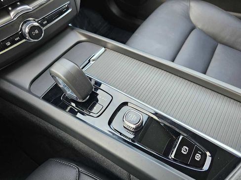 Used 2025 Volvo XC60 B5 Core w/ Climate Package image 28