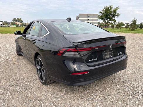 Used 2023 Honda Accord Sport image 9