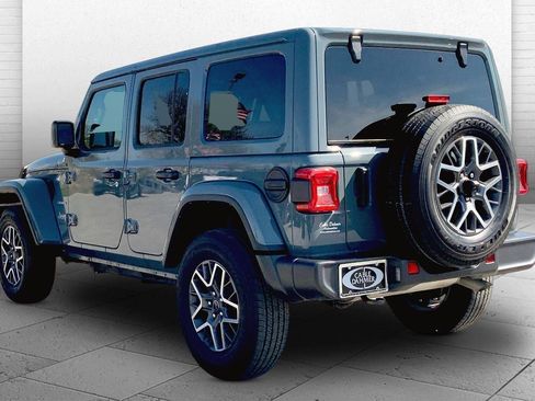 Used 2024 Jeep Wrangler Unlimited Sahara AWD/4WD image 9