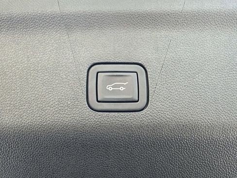 Used 2024 GMC Yukon XL Denali AWD/4WD image 9