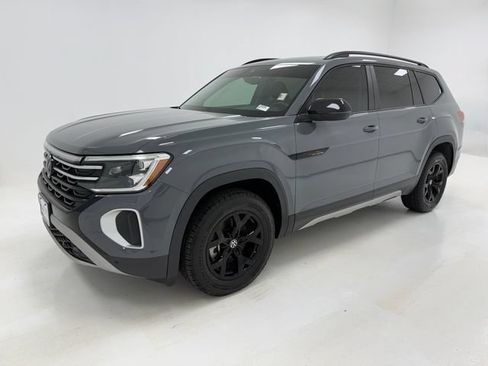 Used 2024 Volkswagen Atlas Peak Edition SE AWD/4WD image 5