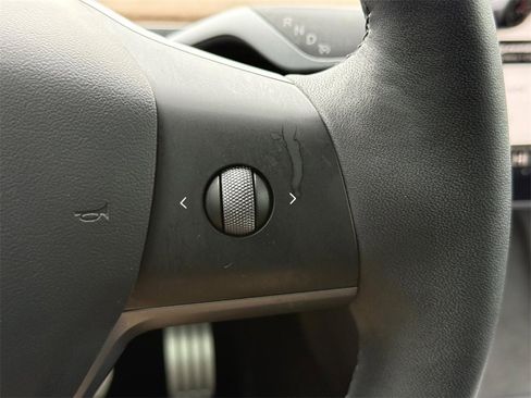 Used 2021 Tesla Model Y Performance image 14