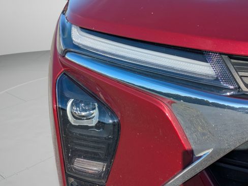 Used 2025 Chevrolet Trax LT FWD image 29