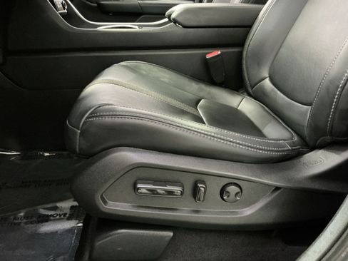 Used 2025 Honda Pilot Touring image 15