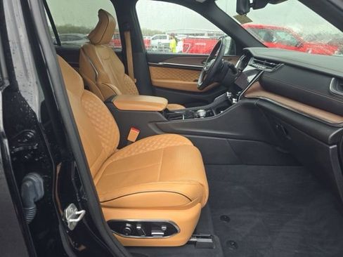 Used 2022 Jeep Grand Cherokee Summit w/ Advanced Protech Group IV AWD/4WD image 10