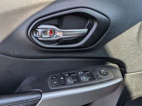 Certified 2022 Jeep Cherokee Latitude w/ Sun & Sound Group image 11