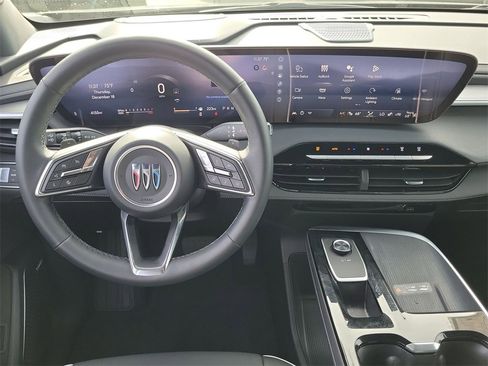 Used 2025 Buick Enclave Preferred image 11