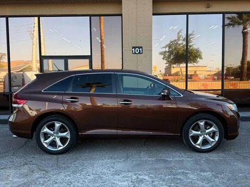 Used 2014 Toyota Venza XLE image 2