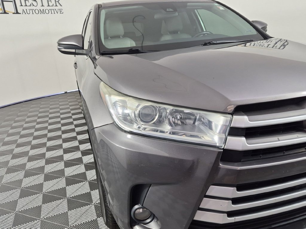 Used 2018 Toyota Highlander Plus AWD/4WD image 11