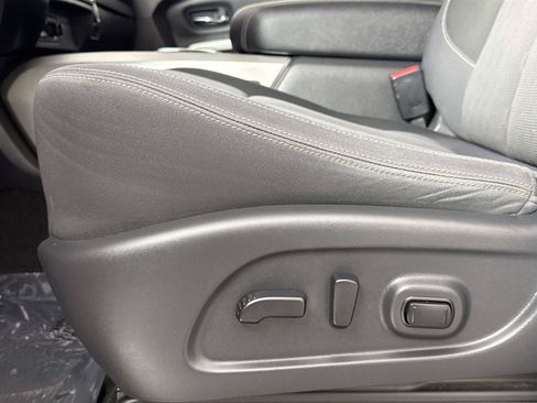 Used 2022 Nissan Titan SV w/ SV Convenience Package RWD image 29