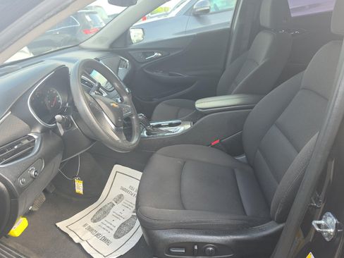 Used 2019 Chevrolet Malibu LT FWD image 1