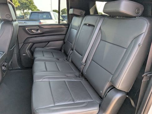 Used 2024 Chevrolet Suburban LT RWD image 24