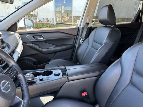 Used 2021 Nissan Rogue SV w/ Premium Package image 13