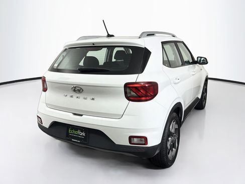 Used 2025 Hyundai Venue SEL FWD image 9
