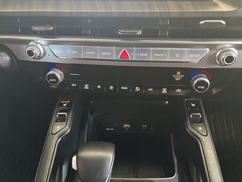 Used 2023 Kia Telluride EX image 21