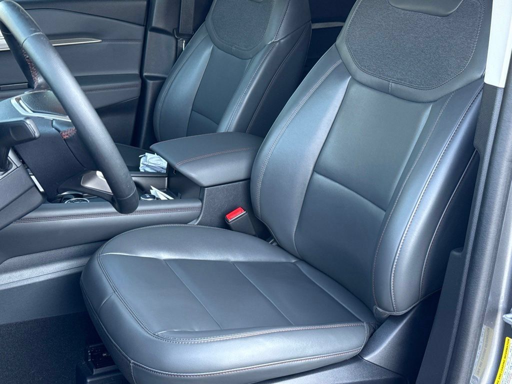 Used 2025 Ford Explorer Active w/ Active Comfort Package AWD/4WD image 4