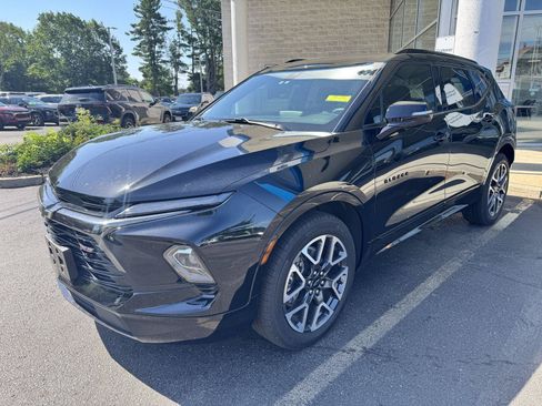 Used 2025 Chevrolet Blazer RS w/ LPO, Floor Liner Package AWD/4WD image 2
