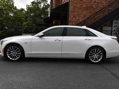 Used 2018 Cadillac CT6 Luxury AWD/4WD image 4
