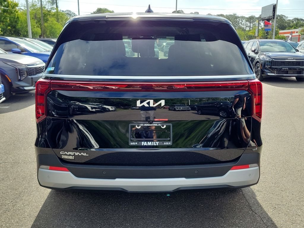 New 2026 Kia Carnival FWD image 5