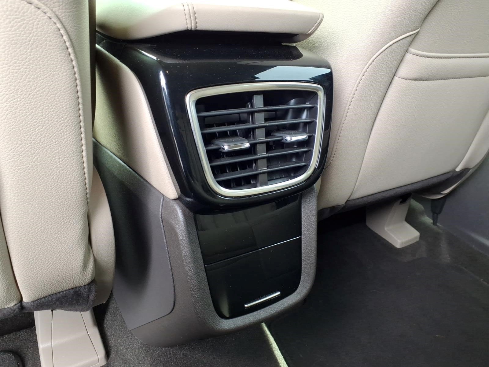 Used 2023 Lincoln Nautilus FWD w/ Premium Package image 10