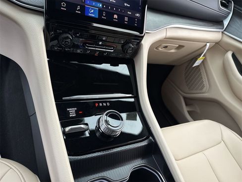 New 2025 Jeep Grand Cherokee L Limited w/ Trailer Tow Package image 19