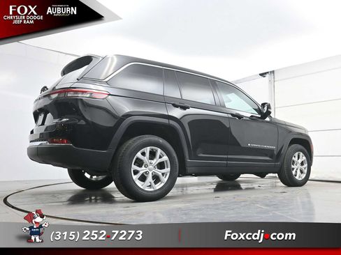 Used 2023 Jeep Grand Cherokee Limited image 22