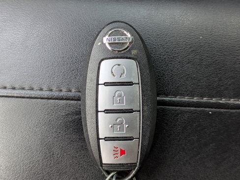 Used 2021 Nissan Rogue Sport SV image 36