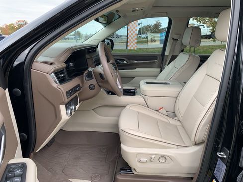 Used 2023 GMC Yukon Denali image 13