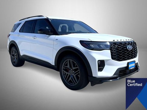 Used 2025 Ford Explorer ST-Line w/ ST-Line Street Pack AWD/4WD image 3