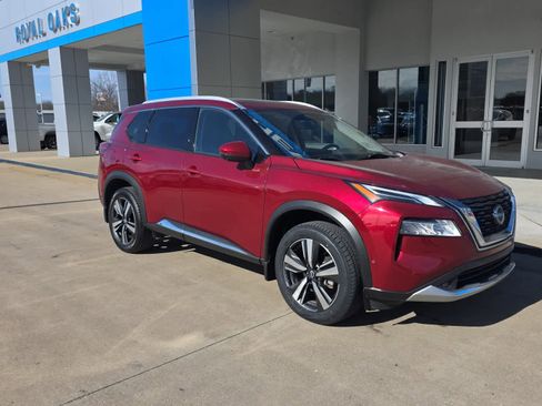 Used 2022 Nissan Rogue Platinum w/ Head-Up Display Package image 2
