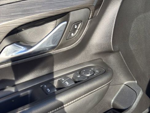 Used 2024 GMC Terrain SLE image 11