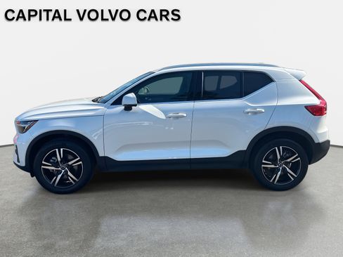 Certified 2025 Volvo XC40 B5 Core image 8
