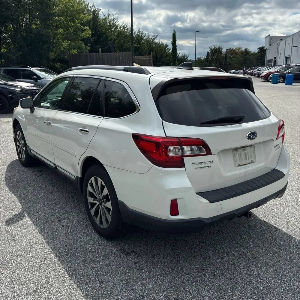Used 2017 Subaru Outback 2.5i Touring AWD/4WD image 5