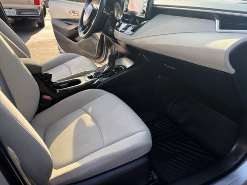 Used 2021 Toyota Corolla L image 6