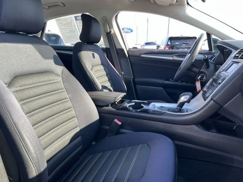 Used 2015 Ford Fusion SE image 25