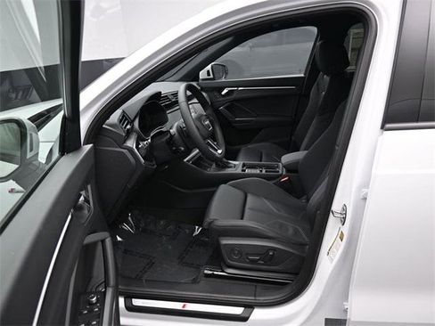 New 2025 Audi Q3 2.0T Premium image 9