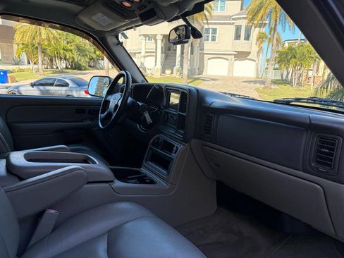 Used 2005 Chevrolet Avalanche 2500 w/ Preferred Equipment Group image 92