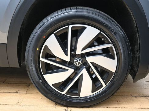 Used 2025 Volkswagen Atlas SE FWD image 14