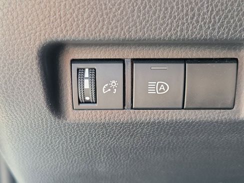 Used 2025 Toyota RAV4 XLE FWD image 30