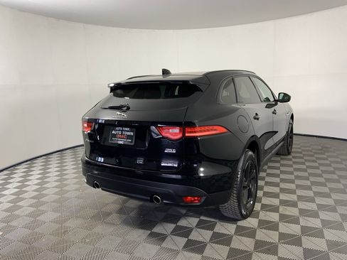 Used 2018 Jaguar F-PACE Premium image 3