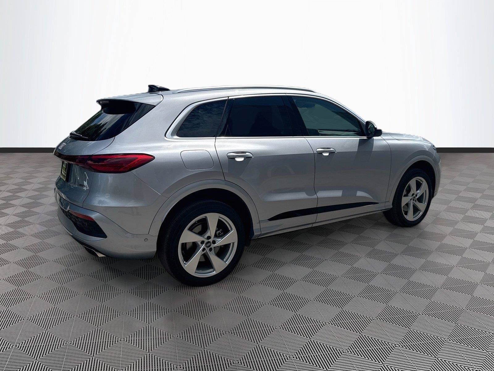 Certified 2025 Audi Q5 Premium AWD/4WD image 7