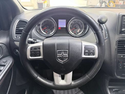 Used 2019 Dodge Grand Caravan GT FWD image 12