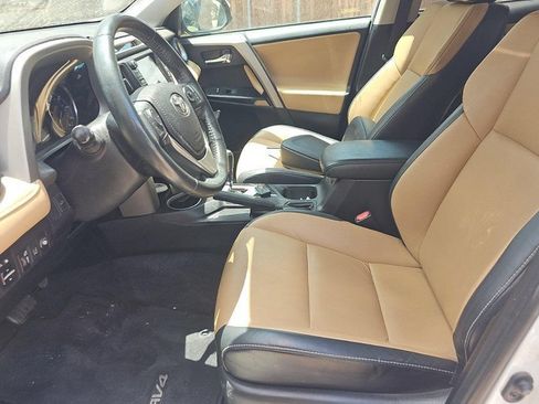 Used 2018 Toyota RAV4 Limited FWD image 6